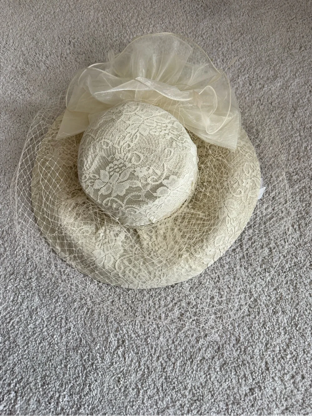 Vintage Ivory Lace Church Hat w/ Veil & Organza Bow Women’s Dress Fascinator